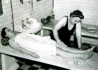 Shampooing at York Hall in the 1920s